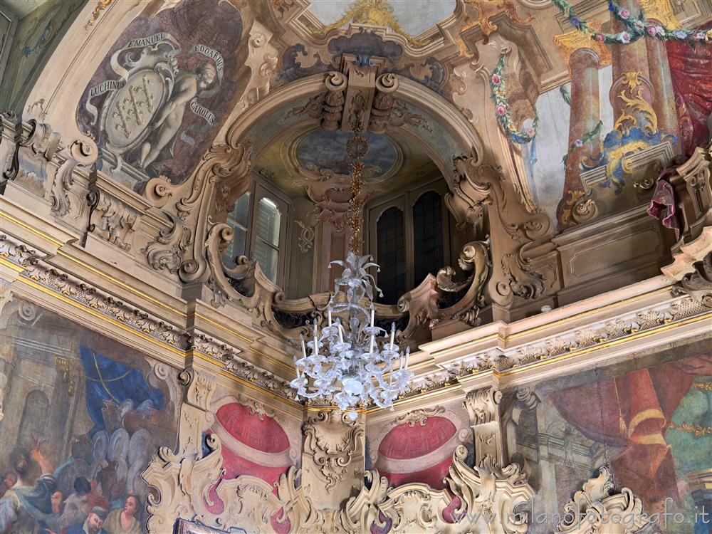 Milano - Uno dei balconcini negli angoli alti del salone di Palazzo Visconti
